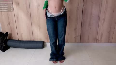 Snapshot of sweett_petite chatting on February 2025 11:34:01 PM online show from February 2025 11:34:01 PM