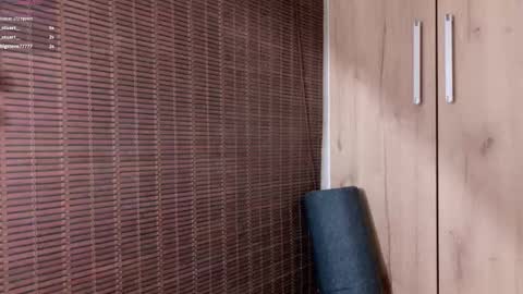 Snapshot of sweett_petite chatting on February 2025 11:14:02 PM online show from February 2025 11:14:02 PM