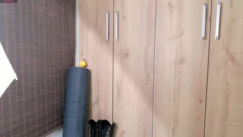 Snapshot of sweett_petite chatting on February 2025 11:09:01 PM online show from February 2025 11:09:01 PM