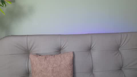 Snapshot of sweett_petite chatting on February 2025 04:21:01 PM online show from February 2025 04:21:01 PM