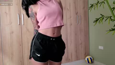 Snapshot of sweett_petite chatting on February 2025 07:58:01 PM online show from February 2025 07:58:01 PM