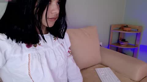 Snapshot of sweett_petite chatting on March 2025 04:42:02 PM online show from March 2025 04:42:02 PM