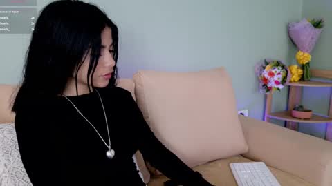 Snapshot of sweett_petite chatting on March 2025 05:03:02 PM online show from March 2025 05:03:02 PM