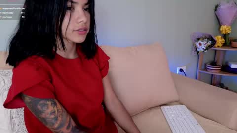 Snapshot of sweett_petite chatting on March 2025 08:00:02 PM online show from March 2025 08:00:02 PM