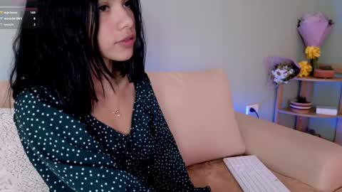 Snapshot of sweett_petite chatting on March 2025 07:53:01 PM online show from March 2025 07:53:01 PM