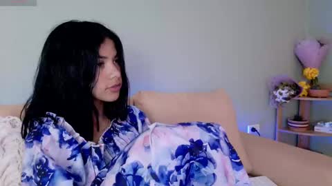 Snapshot of sweett_petite chatting on March 2025 05:07:02 PM online show from March 2025 05:07:02 PM