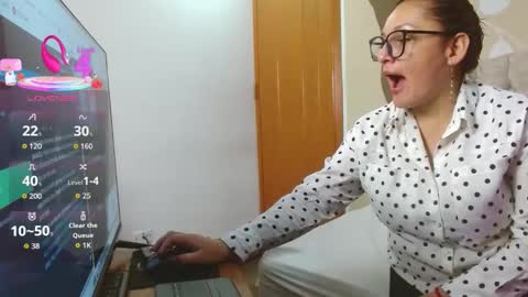 Snapshot of sweettscarlet chatting on October 2025 11:47:01 AM Scarlet online show from October 2025 11:47:01 AM