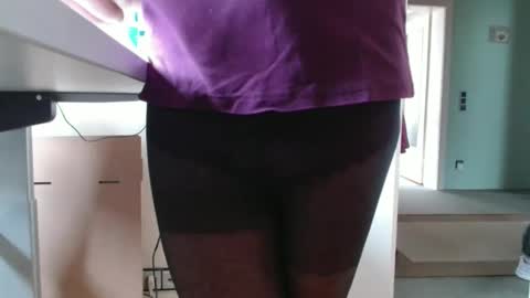 sweetviola online show from April 2026 01:09:02 PM