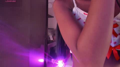 sweetviolet___ online show from June 2026 12:07:02 PM