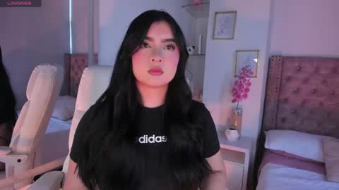 Snapshot of sweety_nicole_ chatting on May 2026 02:46:02 PM sweety nicole 3 online show from May 2026 02:46:02 PM