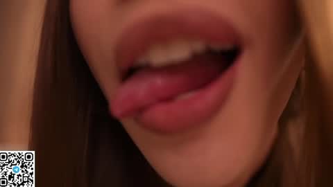 Snapshot of sweetymolli chatting on July 2026 04:05:02 PM Molly online show from July 2026 04:05:02 PM