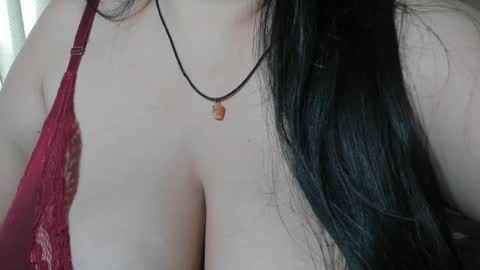 Snapshot of sweewoman_ chatting on January 2025 02:12:02 PM Miranda online show from January 2025 02:12:02 PM