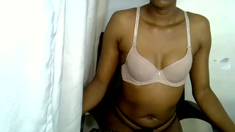 swit_candie online show from June 2026 11:44:01 PM
