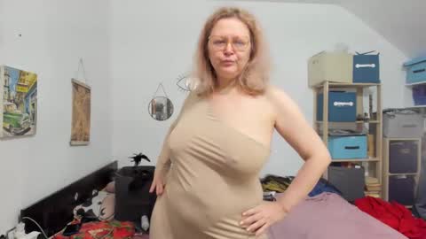 Snapshot of switchlorenx chatting on December 2024 01:18:01 AM switchlorenx online show from December 2024 01:18:01 AM