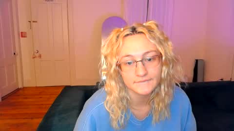 Snapshot of switchykitty chatting on June 2026 06:10:02 AM ashley blayde online show from June 2026 06:10:02 AM