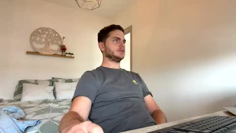 syl092 online show from March 2026 12:44:02 PM