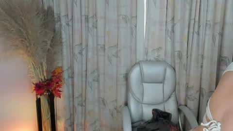 Snapshot of sylvara_bx chatting on June 2026 12:30:01 PM online show from June 2026 12:30:01 PM