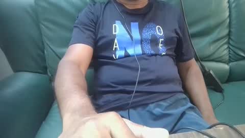 Snapshot of symond_jns chatting on April 2026 09:43:02 AM symond_jns online show from April 2026 09:43:02 AM