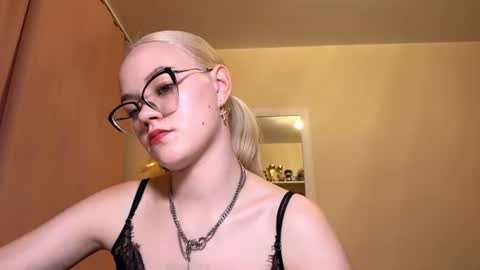Mia online show from June 2026 05:04:02 PM