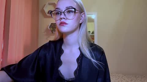 Mia online show from June 2026 01:04:02 PM