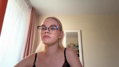 Mia online show from July 2026 09:46:01 AM