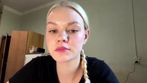 Mia online show from July 2026 01:13:02 PM