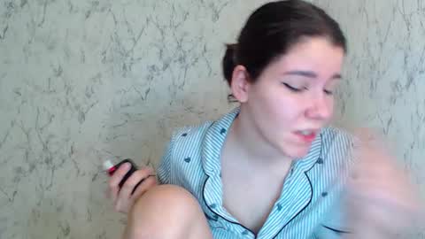 Snapshot of syrendixon chatting on December 2025 10:10:02 AM SyrenDixon online show from December 2025 10:10:02 AM