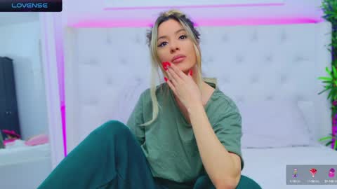 Arianna online show from December 2024 07:41:02 PM