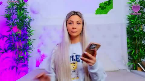 Arianna online show from October 2025 12:08:02 PM