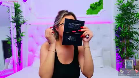 Snapshot of taahiraarabian chatting on November 2025 01:55:01 PM Arianna online show from November 2025 01:55:01 PM