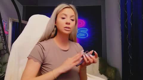 Arianna online show from March 2026 05:37:02 AM