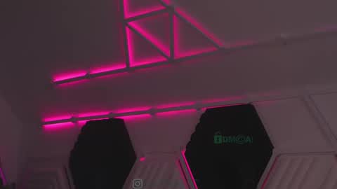 Snapshot of taanni_bc chatting on March 2025 01:58:01 AM TAANNI online show from March 2025 01:58:01 AM