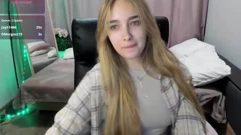 Taisia online show from March 2026 09:15:02 AM