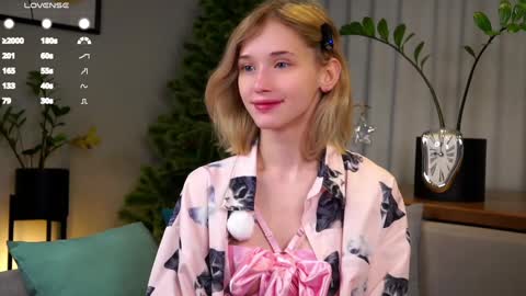 Mia online show from January 2025 12:05:02 AM