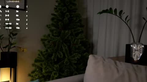 Mia online show from January 2025 12:12:01 AM