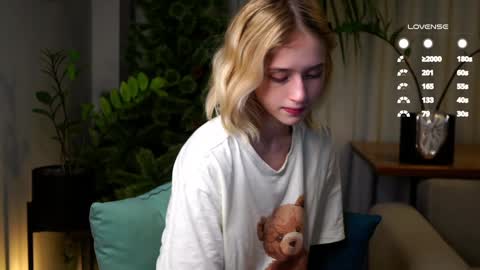 Mia online show from February 2025 12:16:01 PM