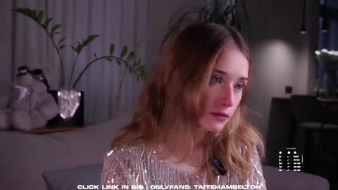 Mia online show from September 2025 01:49:01 AM