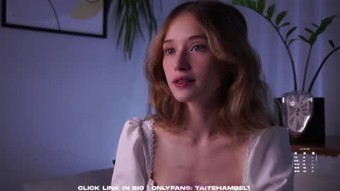 Mia online show from September 2025 02:00:01 AM