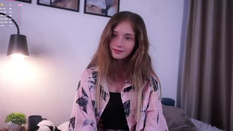 Mia online show from October 2025 02:03:02 AM