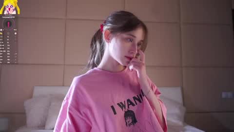 Mia online show from May 2026 01:56:01 AM