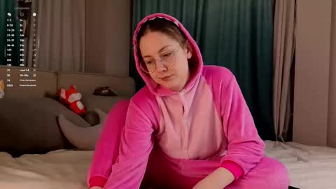 Molly online show from December 2025 01:02:01 AM