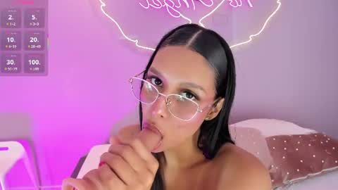 talianahernandez online show from July 2026 04:45:02 PM