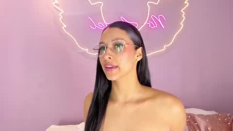 talianahernandez online show from July 2026 04:43:01 PM