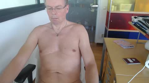 Tall daddy online show from May 2026 12:02:01 PM