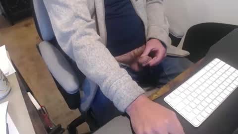 Snapshot of tallguy4unow chatting on February 2026 05:11:01 PM tallguy4unow online show from February 2026 05:11:01 PM