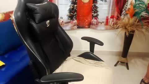 Snapshot of tamara_luaren chatting on December 2024 06:15:01 PM Tamara online show from December 2024 06:15:01 PM