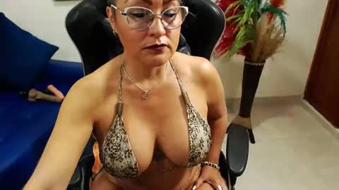 Snapshot of tamara_luaren chatting on November 2025 09:50:02 PM Tamara online show from November 2025 09:50:02 PM