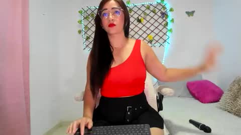 Snapshot of tamidesire chatting on October 2025 12:15:02 PM TamiDesire online show from October 2025 12:15:02 PM