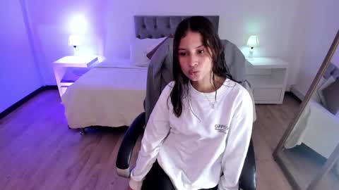 Snapshot of tamy_edwards chatting on March 2025 12:41:02 PM Tamy online show from March 2025 12:41:02 PM