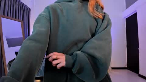 Snapshot of tamy_edwards chatting on December 2025 08:27:01 PM Tamy online show from December 2025 08:27:01 PM